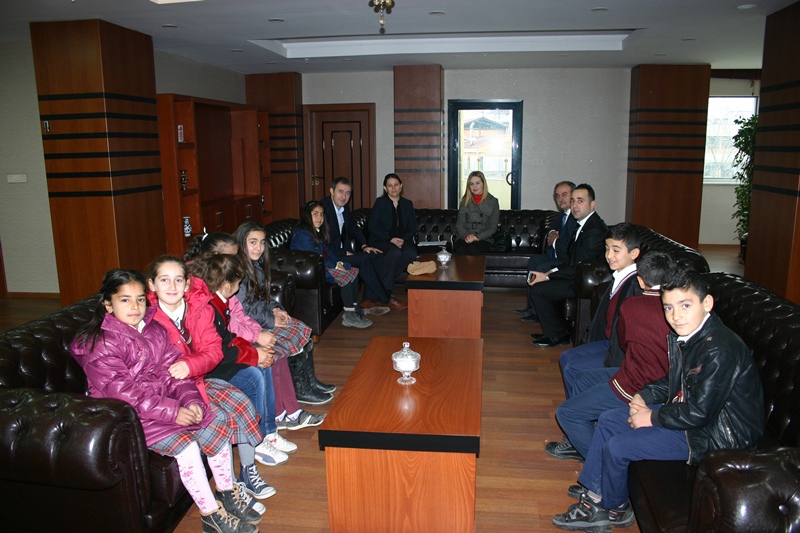 E+ş Ba+şkanlardan +û¦şrencilere Destek (1)