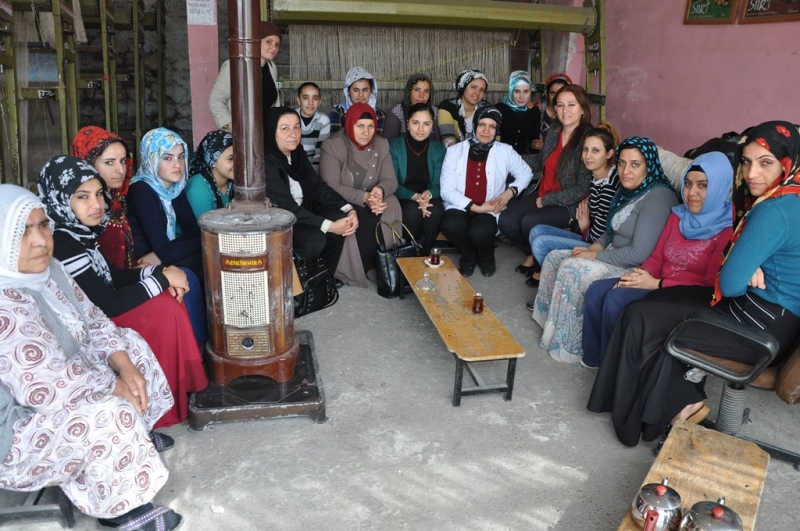 E+ş Ba+şkan Be+şta+ş Ep+Âzdemir, Hal¦- Dokuma ve Diki+ş- Nak¦-+ş At+Âlyelerini Ziyaret Etti  (3)