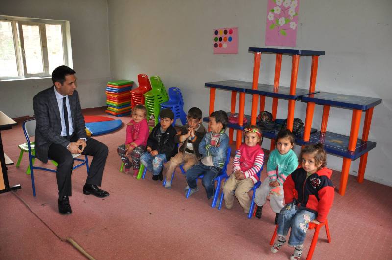 ŞİRVAN KAYMAKAMI ÖZTÜRK. KÖY GEZİLERİNE DEVAM EDİYOR (1)