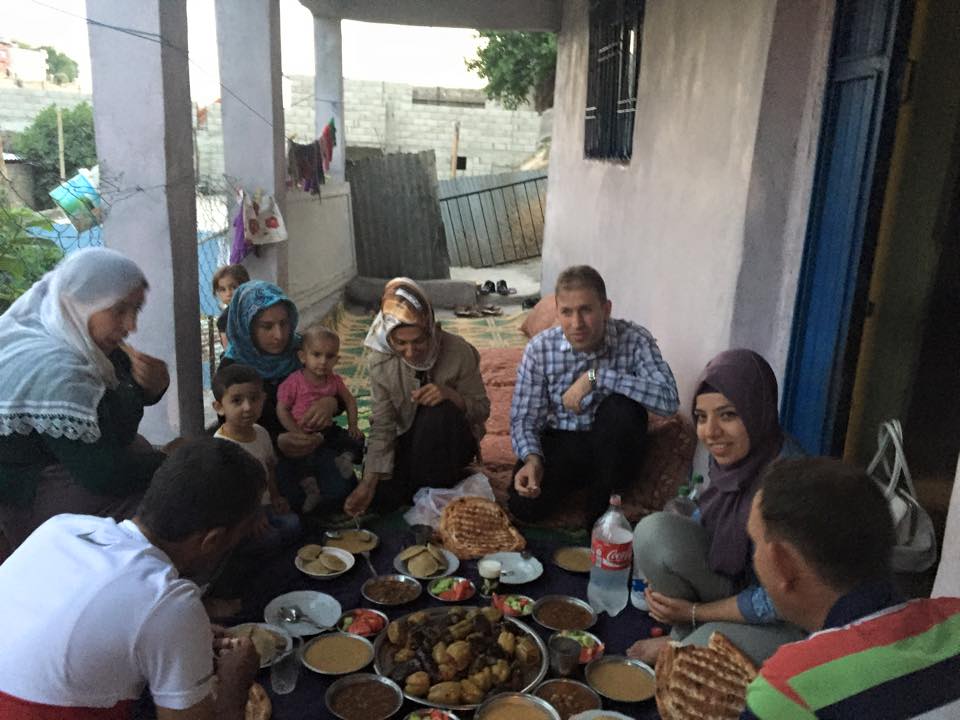 AK Parti Siirt İl Teşkilatı İftar Yemeklerinde Vatandaşlarla Kucaklaşıyor (1)