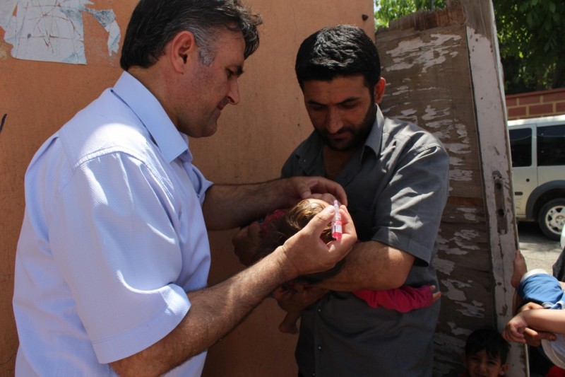 İLİMİZDEKİ MİSAFİR ÇOCUKLARA AŞI UYGULAMASI YAPILDI