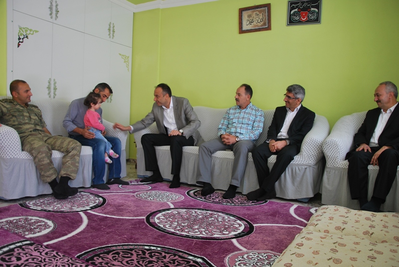 KAYMAKAM KAHRAMAN, ŞEHİT VE GAZİ YAKINLARINI ZİYARET ETTİ