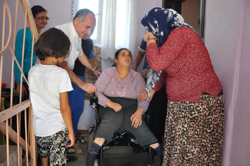 Siirt Belediyesinden 2 Engelli Yurtta+şa Ak+-l+- Sandalye  (5)