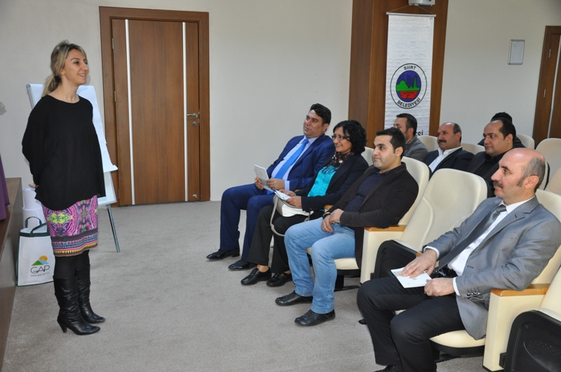 Belediye Personeline  ÔÇ£¦-leti+şim ve MotivasyonÔÇØ E¦şitimi (2)