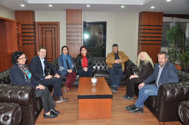 E¦şitim SenÔÇÖden +èzidi +çocuklara K¦-+şl¦-k Giyim Yard¦-m¦-  (16)