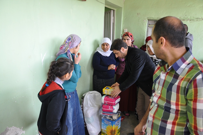 Siirt Belediyesinin Cizre’den Göç Eden Yurttaşlara Yönelik Yardımları Devam Ediyor (8)