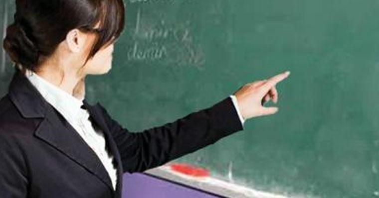 6614_ogretmen-ogrencisiyle-sinifta-opusurken-yakalandi_IZ0K41ECFMAE