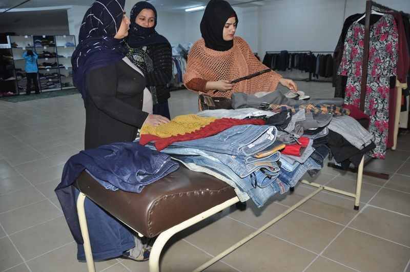 Cizreli Yurttaşlar Giyim İhtiyaçlarını Belediye Mağazasından Karşılıyor (6)