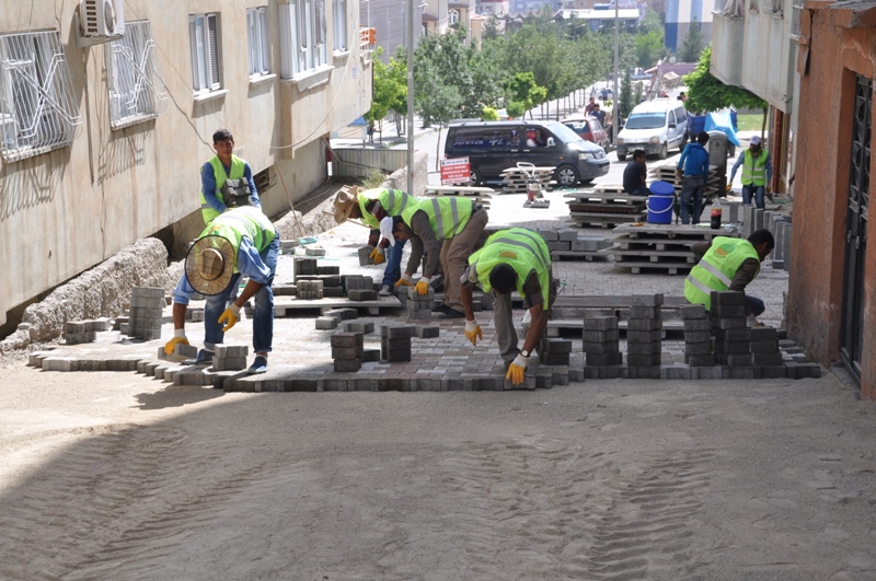 5 Mahallede Yol Yap¦-m ve D+-zenleme +çal¦-+şmalar¦- Devam Ediyor (8)