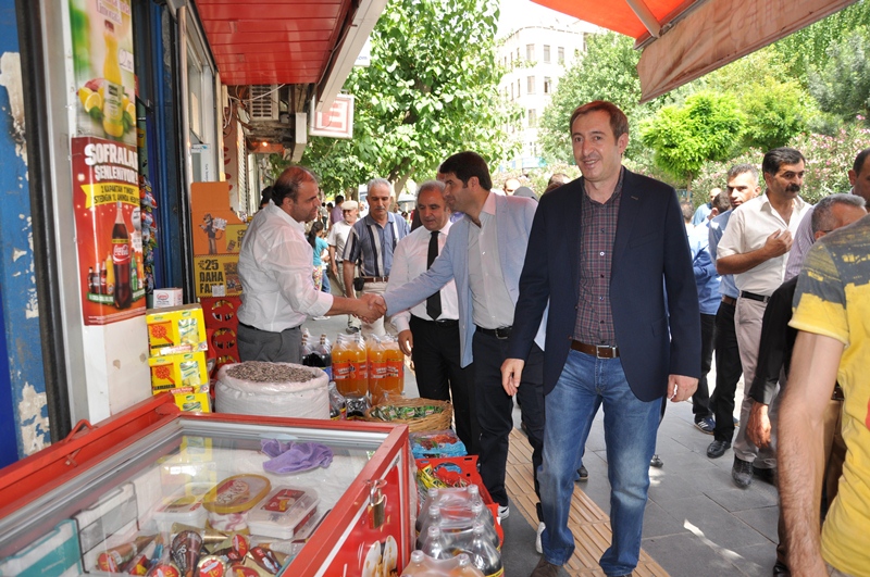 Eş Başkanlar ve Milletvekilleri Tillo Caddesinde Bulunan Esnafları Ziyaret Etti (8)