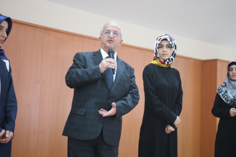 Hadis Yarışmasında Dereceye Giren Öğrencilere 80 Çeyrek Verildi (1)