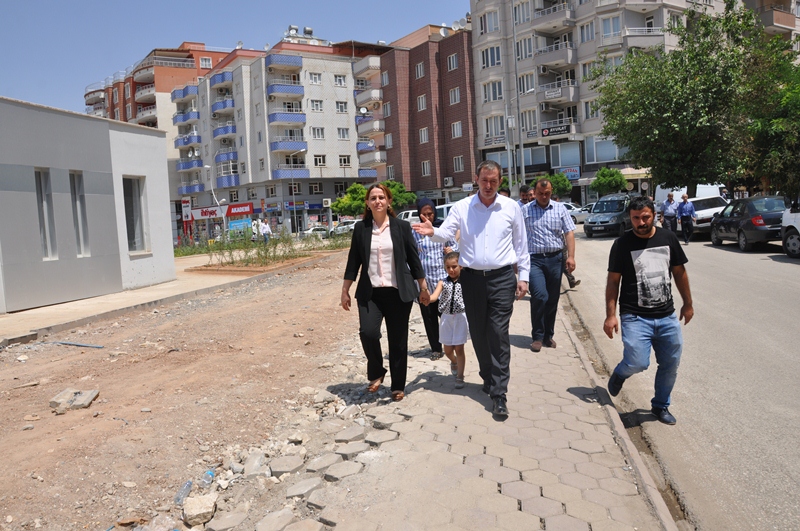Eş Başkanlar Kent Meydanında İncelemelerde Bulundu (2)