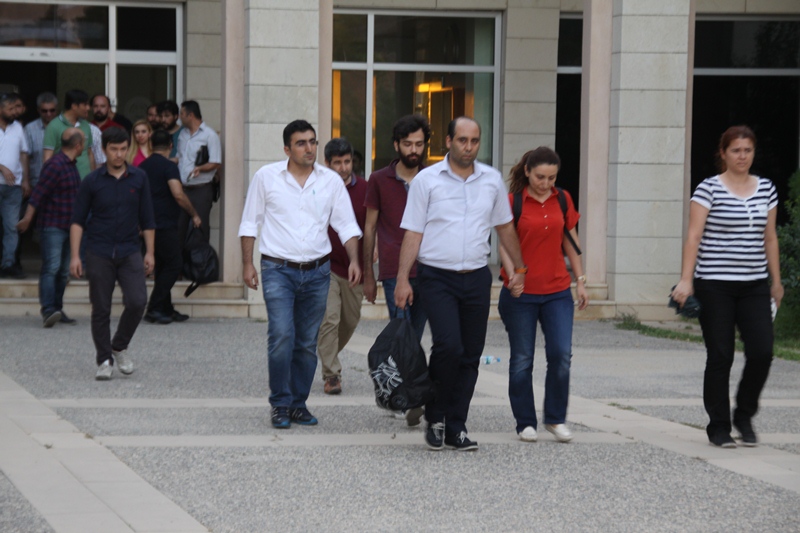 Hakih ve Savcıların Mahkameye çıkarılışı (3)