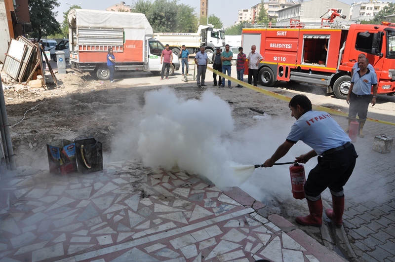 Doğalgaz Kaçağından Dolayı Yanan Kaldırım İtfaiye Tarafından Söndürüldü (5)