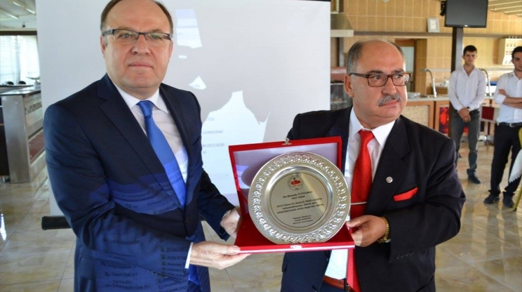 8eea13826163a19ea93663d1d120a1c0_a