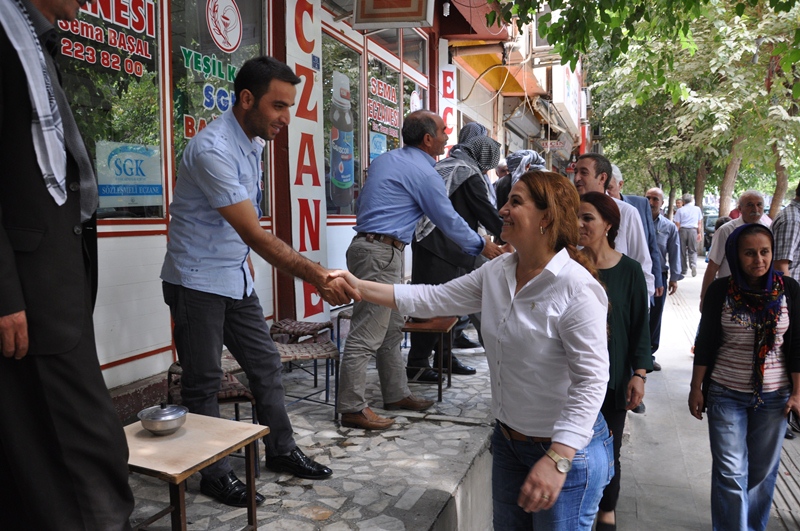 es-baskanlardan-ve-milletvekilleri-esnaflara-bayram-ziyareti-10