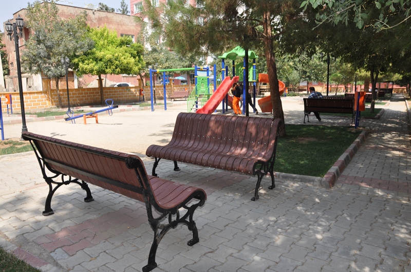 Parklara ve Duraklara Bank Kurulum Çalışmaları Başladı (4)