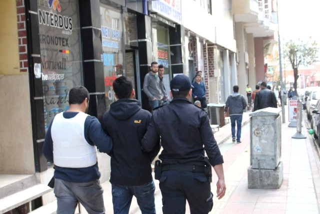 siirt-te-yasa-disi-slogan-atan-6-kisi-gozalti-9467983_o