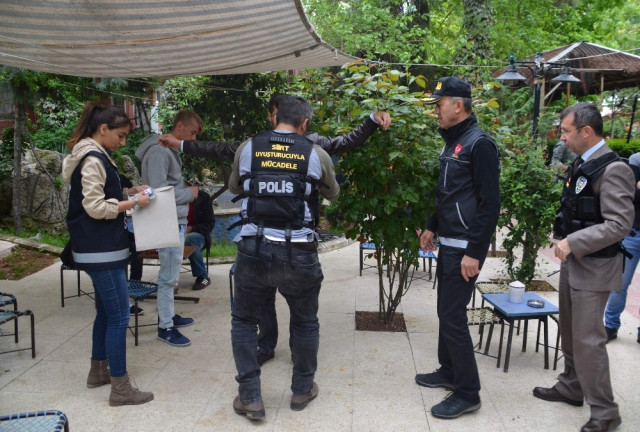 siirt-te-14-ekiple-okul-onunde-uygulama-yapil-9583619_o