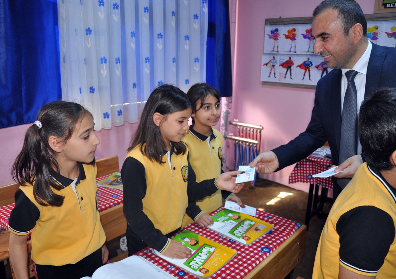 thumbnail_Dicle Elektrik’ten Bin Ogrenciye Kitap Destegi (2)
