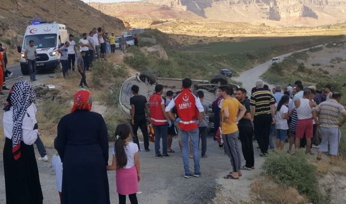 siirtte-meydana-gelen-kazada-7-kisi-yaralandi-anafoto