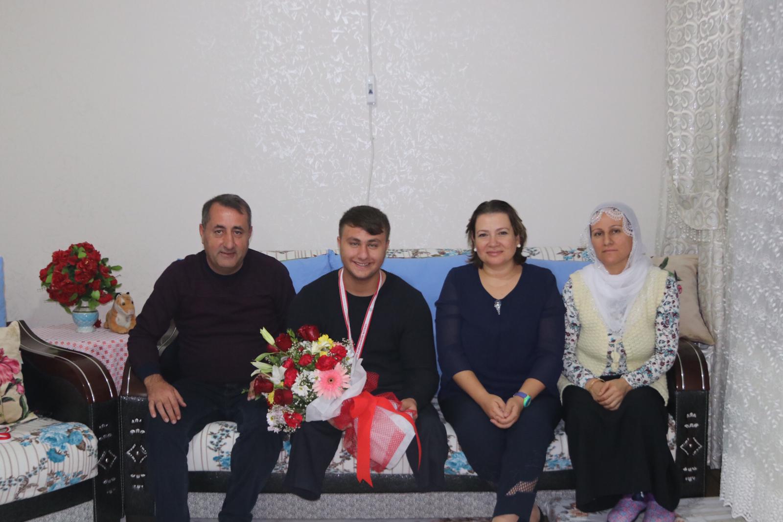 VALİ ATİK’İN EŞİNDEN ENGELLİ AİLELERE ZİYARET