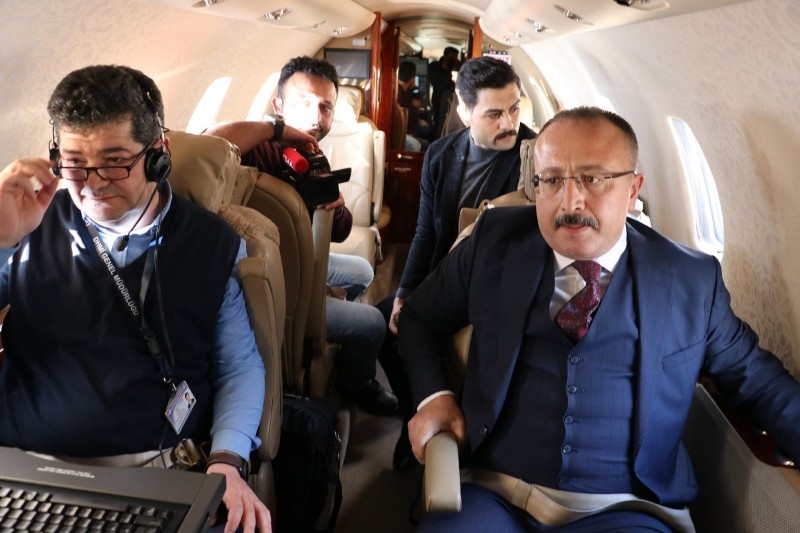 VALİ ATİK HAVALİMANINDA GERÇEKLEŞTİRİLEN TEST UÇUŞUNA KATILDI
