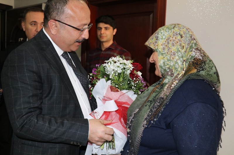 SİİRT’TE ŞEHİT AİLELERİ YALNIZ BIRAKILMADI