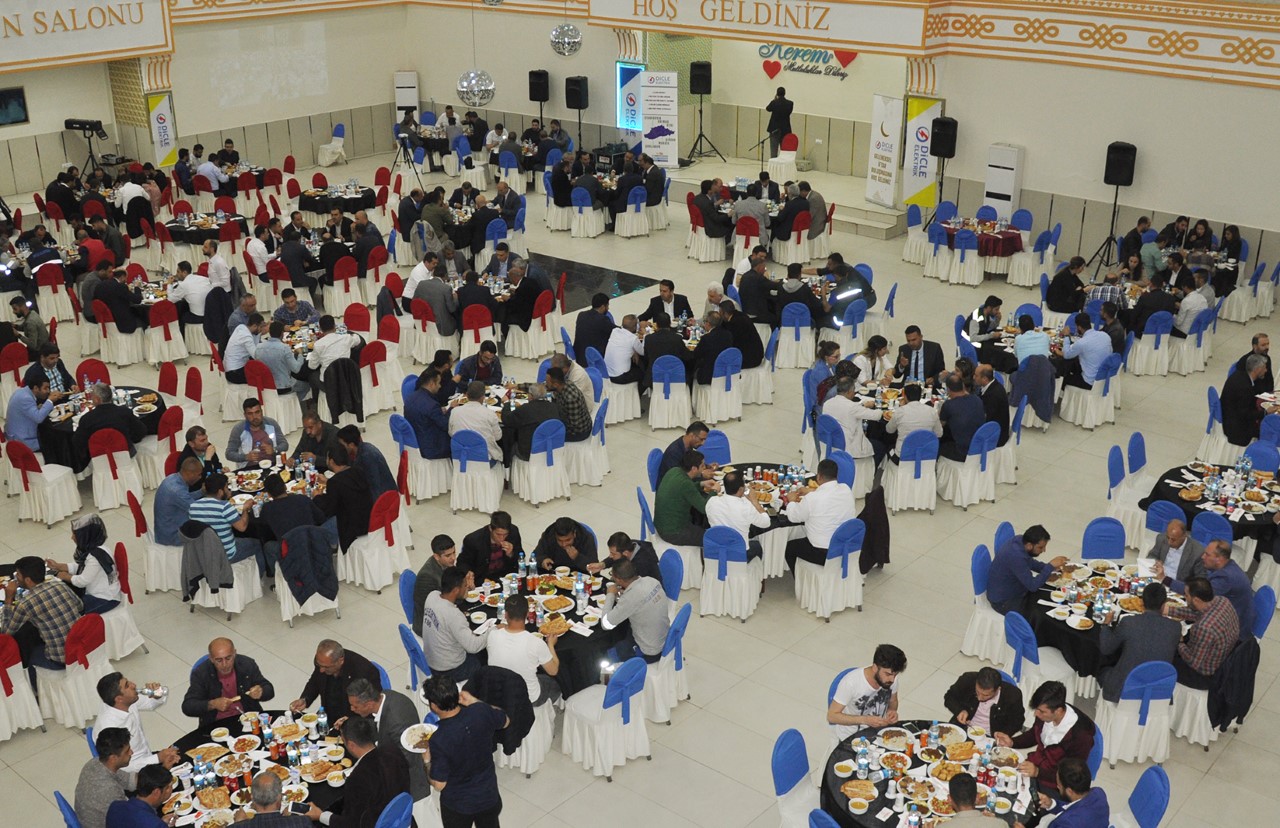thumbnail_Dicle Elektrik Calisanlari Siirt’teki Iftarda Bulustu (3)