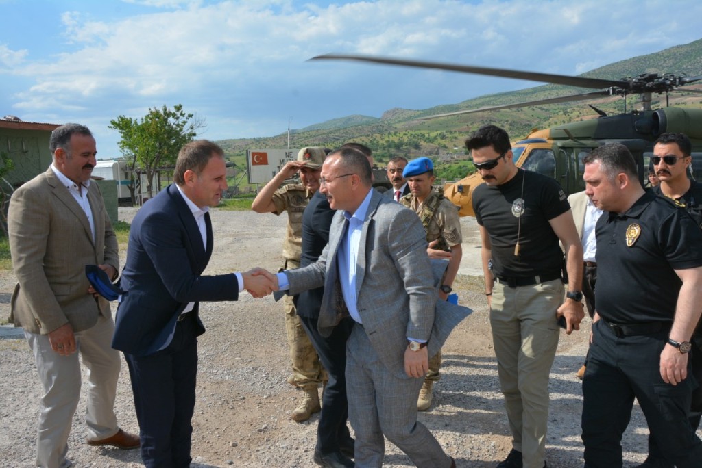 thumbnail_Sehit taziye ziyareti (1)