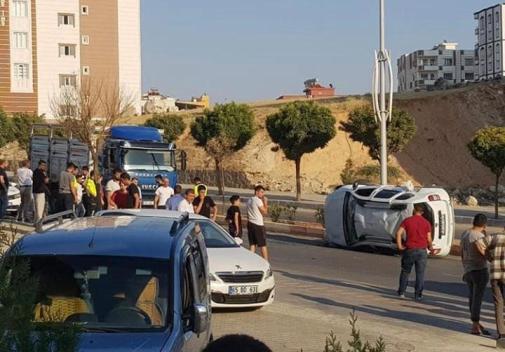 siirtte-otomobilin-carptigi-otomobil-devrildi-2-yarali-onfoto