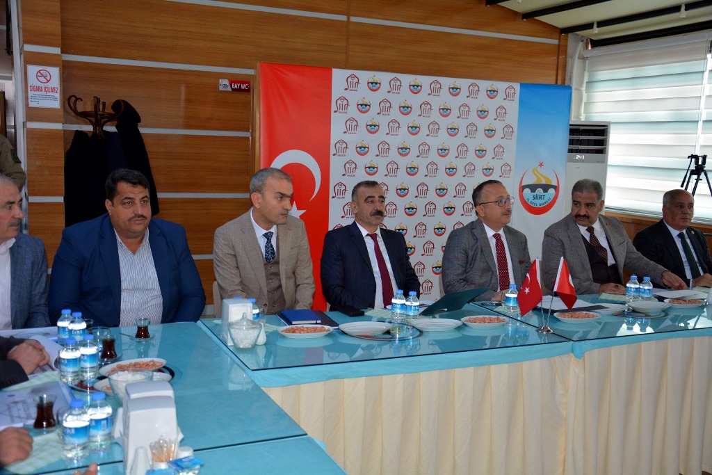 SİİRT İL ÖZEL İDARESİ DEĞERLENDİRME TOPLANTISI VALİ ATİK BAŞKANLIĞINDA DÜZENLENDİ