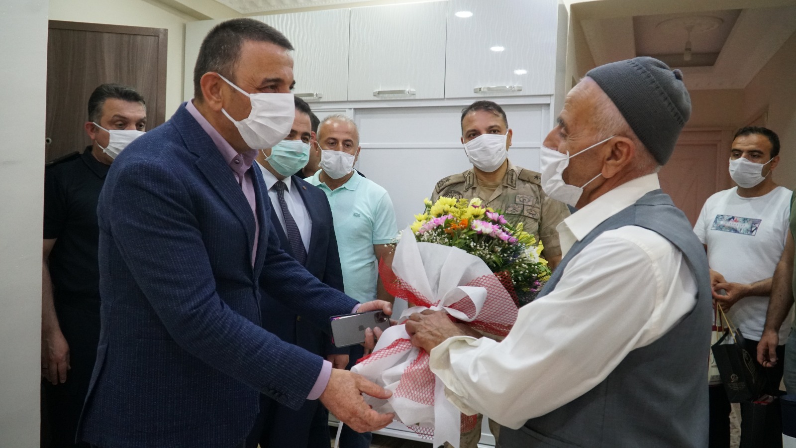 VALİ HACIBEKTAŞOĞLU’DAN, ŞEHİT AİLESİNE BABALAR GÜNÜ ZİYARETİ