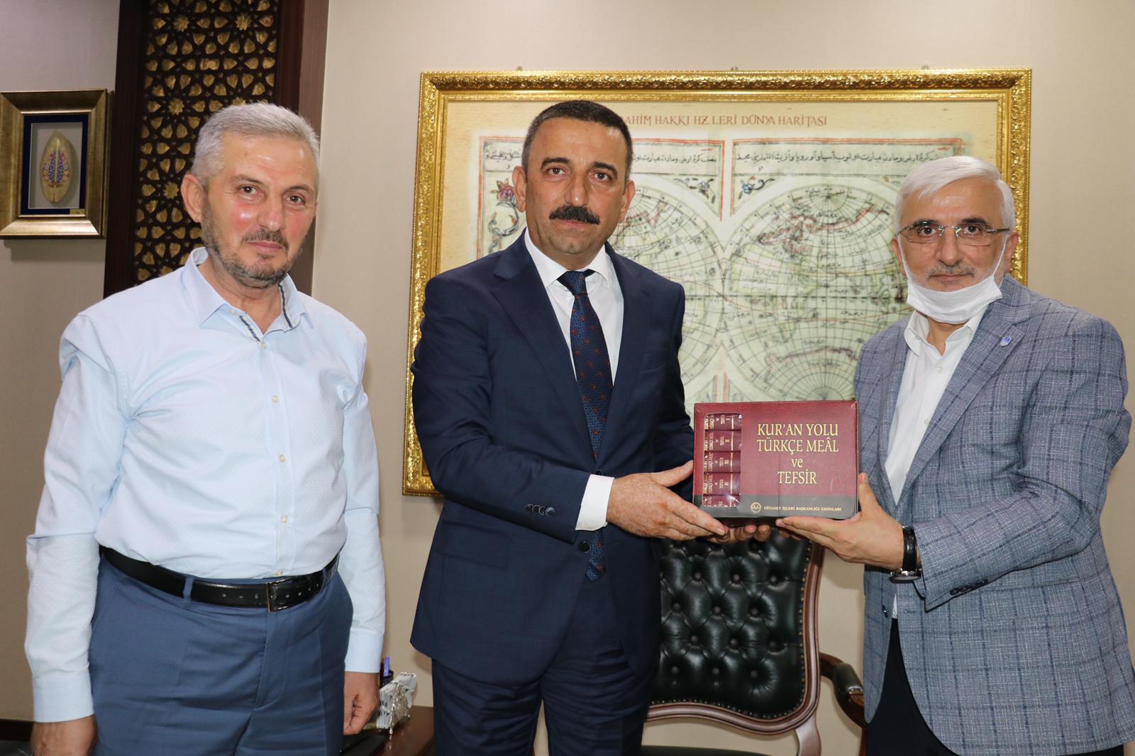Diyanet Vakfından Vali Hacıbektaşoğluna Ziyaret