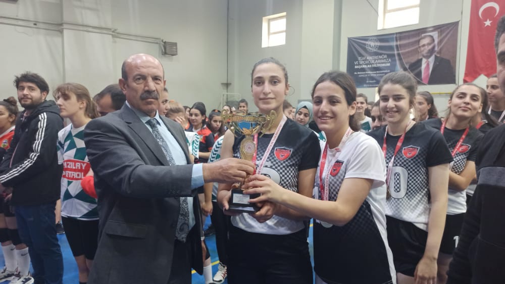 siirt-te-okullar-arasi-voleybol-turnuvasi
