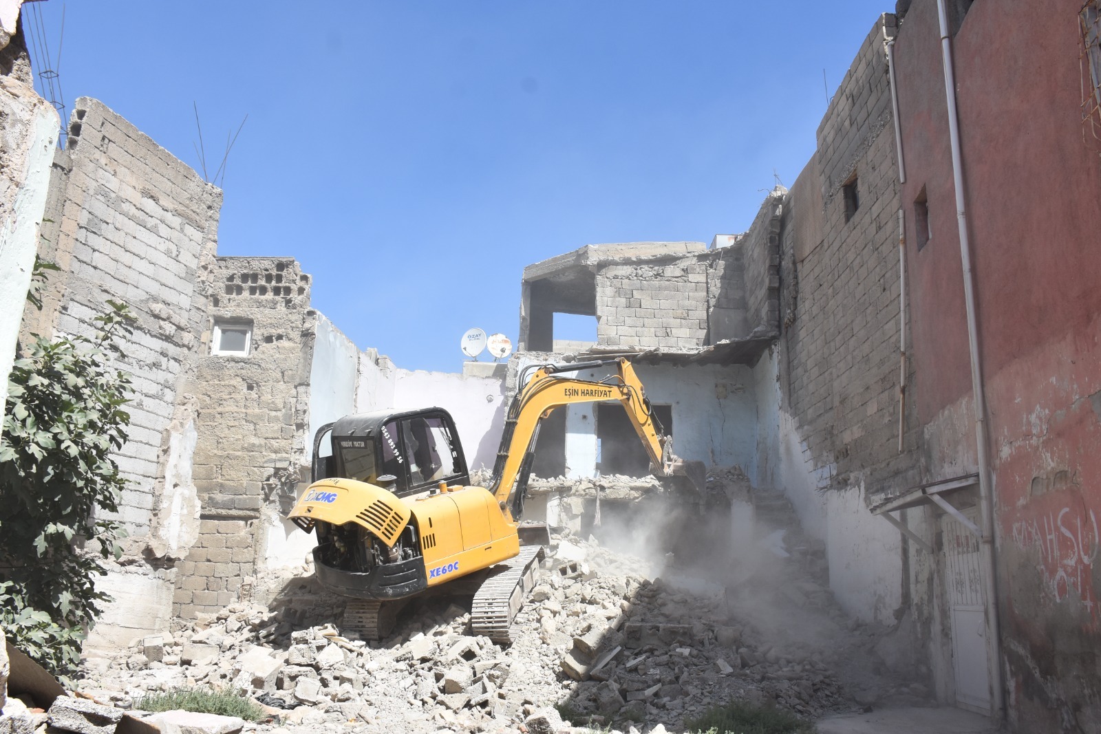 bf38e5e4-2f4e-41c6-b1db-680895bdba0f