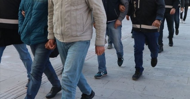 van-da-durdurulan-aractan-5-kacak-gocmen-cikti_3707e