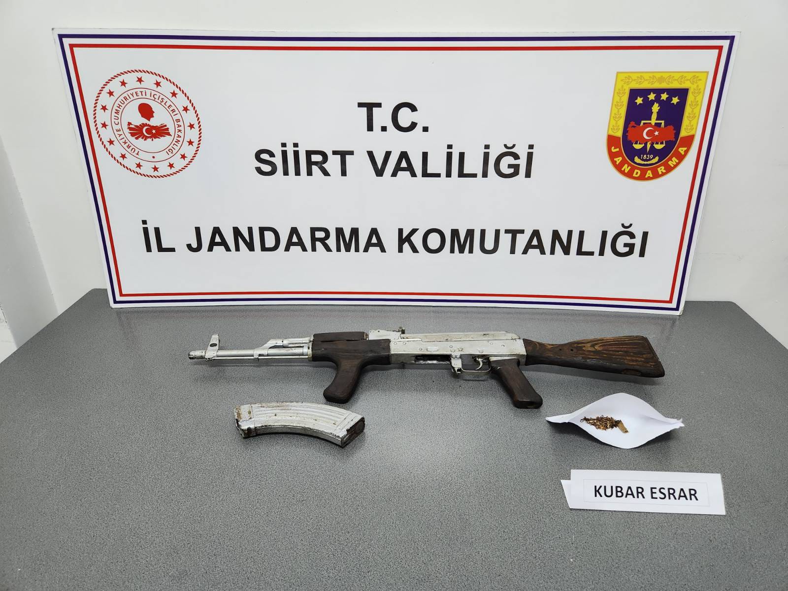 siirt-te-bir-is-yerine-polis-baskini
