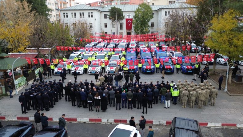 SİİRT’TE EMNİYET VE JANDARMAYA 68 YENİ HİZMET ARACI TESLİM EDİLDİ