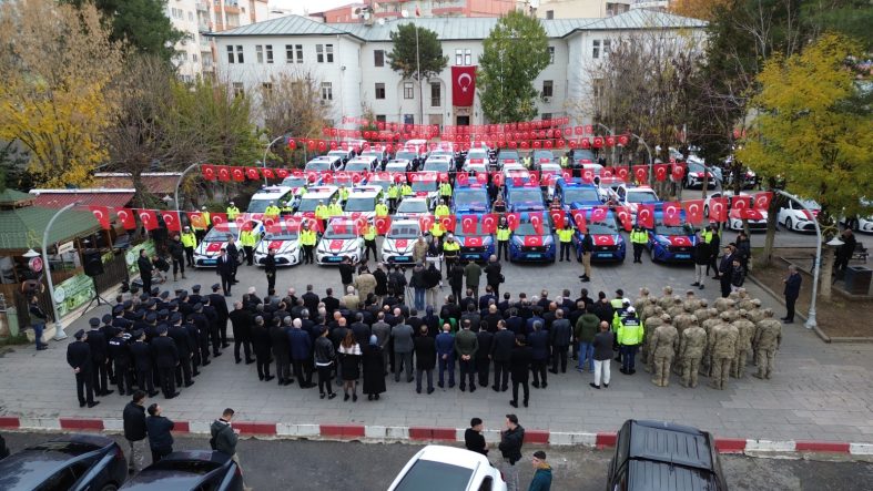 SİİRT’TE EMNİYET VE JANDARMAYA 68 YENİ HİZMET ARACI TESLİM EDİLDİ