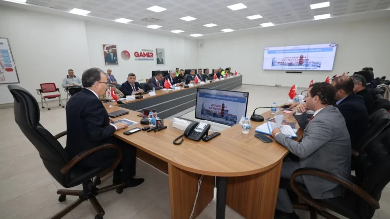 SİİRT’TE ‘KIŞ MEVSİMİ TRAFİK TEDBİRLERİ’ TOPLANTISI GERÇEKLEŞTİRİLDİ