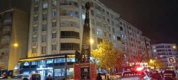 Siirt’te Çatılarda Biriken Kar Kütlelerine İtfaiyeden Anında  Müdahale: