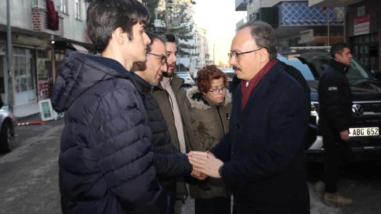 VALİ KIZILKAYA’DAN DOÇ. DR. UĞUR ERMAN’IN AİLESİNE TAZİYE ZİYARETİ