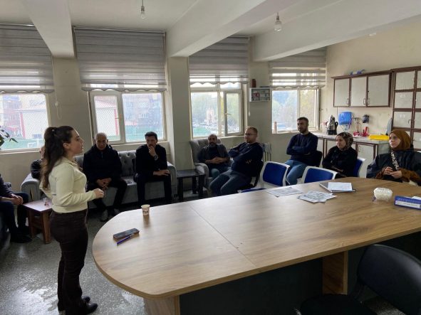 Okullarda diyet ve sağlıklı yaşam eğitimleri aralıksız devam etmektedir.