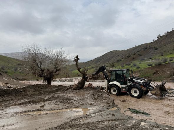 ŞİRVAN BELEDİYE EKİPLERİ SAHADA YOĞUN MESAİ YÜRÜTÜYOR!