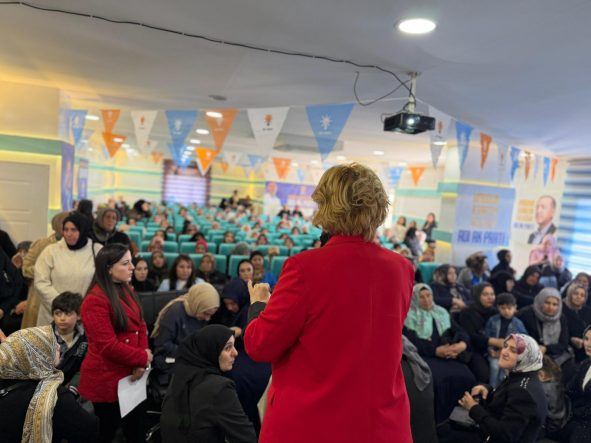 HÜLYA ÇAKIR’DAN AK PARTİ SİİRT KADIN KOLLARINA SIFIR ATIK EĞİTİMİ