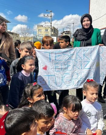 Av. Betül Tuğba mavi , sahadaki çalışmalarıyla vatandaşların takdirini toplamaya devam ediyor.