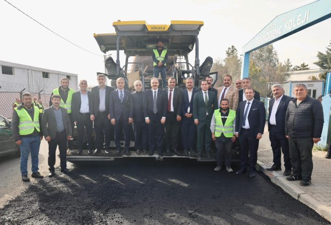 SİİRT’TE ASFALT SEFERBERLİĞİ BAŞLADI, İLK ETAP KÜÇÜK SANAYİ SİTESİ CADDESİ’NDE START ALDI.