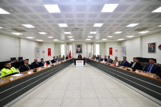 SİİRT’TE İL GÜVENLİK VE ASAYİŞ KOORDİNASYON TOPLANTISI VALİ KIZILKAYA BAŞKANLIĞINDA GERÇEKLEŞTİRİLDİ