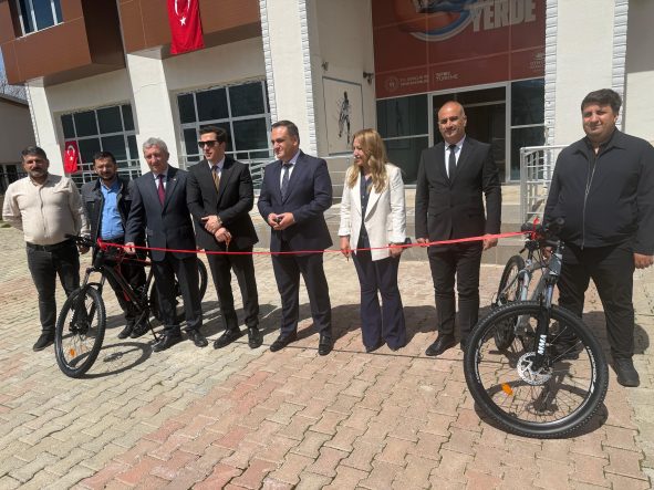 fa6e3e49-14b8-49f3-bdc3-ee0e5eb7213a